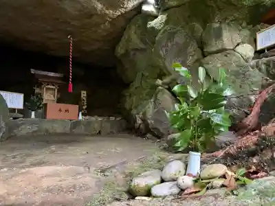 神内神社の{uncategorized: "未分類", other: "その他", undefined: "問題あり", building: "その他建物", grave: "お墓", sacred_gate: "鳥居", guardian: "狛犬", statue: "像", buddha: "仏像", history: "歴史", nature: "自然", garden: "庭園", animal: "動物", pagoda: "塔", temizu: "手水舎", mountain_gate: "山門・神門", sanctuary: "本殿・本堂", subordinate: "末社・摂社", art: "芸術", scenery: "景色", jizo: "地蔵", ema: "絵馬", goshuin: "御朱印", omikuji: "おみくじ", items: "授与品その他", amulet: "お守り", goshuincho: "御朱印帳", eats: "食事", festival: "お祭り", votive_dance: "神楽", shichigosan: "七五三参", wedding: "結婚式", experience: "体験その他", initially: "初詣", around: "周辺", anti_infection: "感染症対策"}