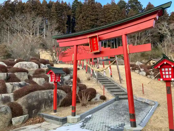 暮坪稲荷神社の{uncategorized: "未分類", other: "その他", undefined: "問題あり", building: "その他建物", grave: "お墓", sacred_gate: "鳥居", guardian: "狛犬", statue: "像", buddha: "仏像", history: "歴史", nature: "自然", garden: "庭園", animal: "動物", pagoda: "塔", temizu: "手水舎", mountain_gate: "山門・神門", sanctuary: "本殿・本堂", subordinate: "末社・摂社", art: "芸術", scenery: "景色", jizo: "地蔵", ema: "絵馬", goshuin: "御朱印", omikuji: "おみくじ", items: "授与品その他", amulet: "お守り", goshuincho: "御朱印帳", eats: "食事", festival: "お祭り", votive_dance: "神楽", shichigosan: "七五三参", wedding: "結婚式", experience: "体験その他", initially: "初詣", around: "周辺", anti_infection: "感染症対策"}