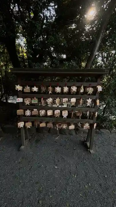 熱田神宮の{uncategorized: "未分類", other: "その他", undefined: "問題あり", building: "その他建物", grave: "お墓", sacred_gate: "鳥居", guardian: "狛犬", statue: "像", buddha: "仏像", history: "歴史", nature: "自然", garden: "庭園", animal: "動物", pagoda: "塔", temizu: "手水舎", mountain_gate: "山門・神門", sanctuary: "本殿・本堂", subordinate: "末社・摂社", art: "芸術", scenery: "景色", jizo: "地蔵", ema: "絵馬", goshuin: "御朱印", omikuji: "おみくじ", items: "授与品その他", amulet: "お守り", goshuincho: "御朱印帳", eats: "食事", festival: "お祭り", votive_dance: "神楽", shichigosan: "七五三参", wedding: "結婚式", experience: "体験その他", initially: "初詣", around: "周辺", anti_infection: "感染症対策"}