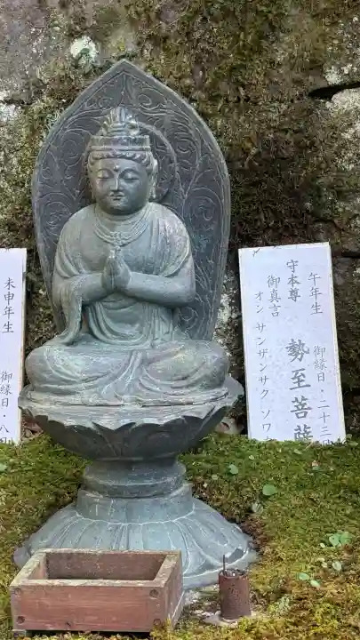 大本山七宝瀧寺の{uncategorized: "未分類", other: "その他", undefined: "問題あり", building: "その他建物", grave: "お墓", sacred_gate: "鳥居", guardian: "狛犬", statue: "像", buddha: "仏像", history: "歴史", nature: "自然", garden: "庭園", animal: "動物", pagoda: "塔", temizu: "手水舎", mountain_gate: "山門・神門", sanctuary: "本殿・本堂", subordinate: "末社・摂社", art: "芸術", scenery: "景色", jizo: "地蔵", ema: "絵馬", goshuin: "御朱印", omikuji: "おみくじ", items: "授与品その他", amulet: "お守り", goshuincho: "御朱印帳", eats: "食事", festival: "お祭り", votive_dance: "神楽", shichigosan: "七五三参", wedding: "結婚式", experience: "体験その他", initially: "初詣", around: "周辺", anti_infection: "感染症対策"}