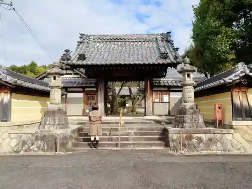 高蔵寺の山門