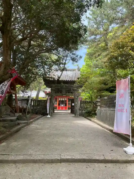 八幡奈多宮の{uncategorized: "未分類", other: "その他", undefined: "問題あり", building: "その他建物", grave: "お墓", sacred_gate: "鳥居", guardian: "狛犬", statue: "像", buddha: "仏像", history: "歴史", nature: "自然", garden: "庭園", animal: "動物", pagoda: "塔", temizu: "手水舎", mountain_gate: "山門・神門", sanctuary: "本殿・本堂", subordinate: "末社・摂社", art: "芸術", scenery: "景色", jizo: "地蔵", ema: "絵馬", goshuin: "御朱印", omikuji: "おみくじ", items: "授与品その他", amulet: "お守り", goshuincho: "御朱印帳", eats: "食事", festival: "お祭り", votive_dance: "神楽", shichigosan: "七五三参", wedding: "結婚式", experience: "体験その他", initially: "初詣", around: "周辺", anti_infection: "感染症対策"}