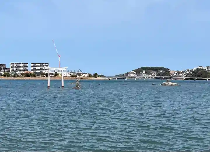 御島神社の{uncategorized: "未分類", other: "その他", undefined: "問題あり", building: "その他建物", grave: "お墓", sacred_gate: "鳥居", guardian: "狛犬", statue: "像", buddha: "仏像", history: "歴史", nature: "自然", garden: "庭園", animal: "動物", pagoda: "塔", temizu: "手水舎", mountain_gate: "山門・神門", sanctuary: "本殿・本堂", subordinate: "末社・摂社", art: "芸術", scenery: "景色", jizo: "地蔵", ema: "絵馬", goshuin: "御朱印", omikuji: "おみくじ", items: "授与品その他", amulet: "お守り", goshuincho: "御朱印帳", eats: "食事", festival: "お祭り", votive_dance: "神楽", shichigosan: "七五三参", wedding: "結婚式", experience: "体験その他", initially: "初詣", around: "周辺", anti_infection: "感染症対策"}