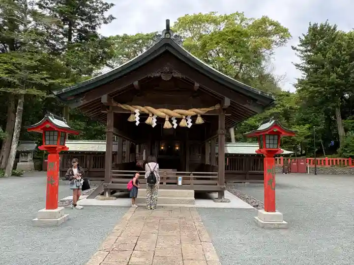 宗像大社中津宮の{uncategorized: "未分類", other: "その他", undefined: "問題あり", building: "その他建物", grave: "お墓", sacred_gate: "鳥居", guardian: "狛犬", statue: "像", buddha: "仏像", history: "歴史", nature: "自然", garden: "庭園", animal: "動物", pagoda: "塔", temizu: "手水舎", mountain_gate: "山門・神門", sanctuary: "本殿・本堂", subordinate: "末社・摂社", art: "芸術", scenery: "景色", jizo: "地蔵", ema: "絵馬", goshuin: "御朱印", omikuji: "おみくじ", items: "授与品その他", amulet: "お守り", goshuincho: "御朱印帳", eats: "食事", festival: "お祭り", votive_dance: "神楽", shichigosan: "七五三参", wedding: "結婚式", experience: "体験その他", initially: "初詣", around: "周辺", anti_infection: "感染症対策"}