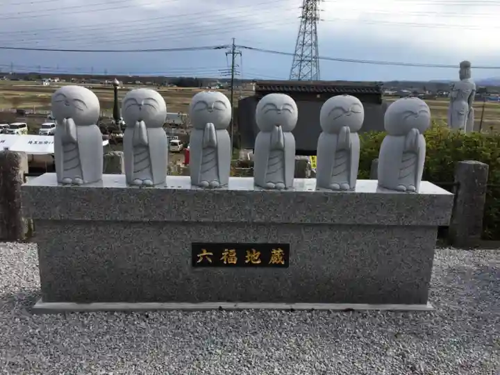 埼玉厄除け開運大師・龍泉寺(切り絵御朱印発祥の寺)の地蔵