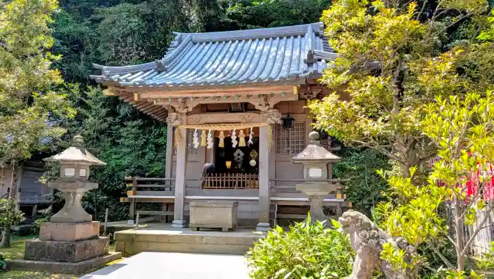 江島神社の{uncategorized: "未分類", other: "その他", undefined: "問題あり", building: "その他建物", grave: "お墓", sacred_gate: "鳥居", guardian: "狛犬", statue: "像", buddha: "仏像", history: "歴史", nature: "自然", garden: "庭園", animal: "動物", pagoda: "塔", temizu: "手水舎", mountain_gate: "山門・神門", sanctuary: "本殿・本堂", subordinate: "末社・摂社", art: "芸術", scenery: "景色", jizo: "地蔵", ema: "絵馬", goshuin: "御朱印", omikuji: "おみくじ", items: "授与品その他", amulet: "お守り", goshuincho: "御朱印帳", eats: "食事", festival: "お祭り", votive_dance: "神楽", shichigosan: "七五三参", wedding: "結婚式", experience: "体験その他", initially: "初詣", around: "周辺", anti_infection: "感染症対策"}