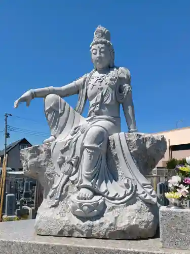 海蔵寺の{uncategorized: "未分類", other: "その他", undefined: "問題あり", building: "その他建物", grave: "お墓", sacred_gate: "鳥居", guardian: "狛犬", statue: "像", buddha: "仏像", history: "歴史", nature: "自然", garden: "庭園", animal: "動物", pagoda: "塔", temizu: "手水舎", mountain_gate: "山門・神門", sanctuary: "本殿・本堂", subordinate: "末社・摂社", art: "芸術", scenery: "景色", jizo: "地蔵", ema: "絵馬", goshuin: "御朱印", omikuji: "おみくじ", items: "授与品その他", amulet: "お守り", goshuincho: "御朱印帳", eats: "食事", festival: "お祭り", votive_dance: "神楽", shichigosan: "七五三参", wedding: "結婚式", experience: "体験その他", initially: "初詣", around: "周辺", anti_infection: "感染症対策"}