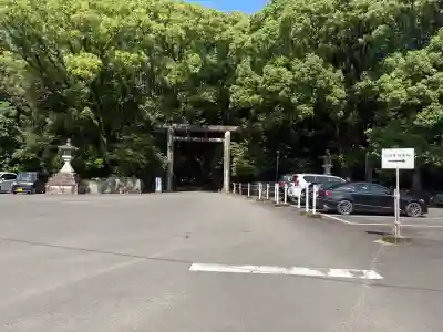 宮崎神宮の{uncategorized: "未分類", other: "その他", undefined: "問題あり", building: "その他建物", grave: "お墓", sacred_gate: "鳥居", guardian: "狛犬", statue: "像", buddha: "仏像", history: "歴史", nature: "自然", garden: "庭園", animal: "動物", pagoda: "塔", temizu: "手水舎", mountain_gate: "山門・神門", sanctuary: "本殿・本堂", subordinate: "末社・摂社", art: "芸術", scenery: "景色", jizo: "地蔵", ema: "絵馬", goshuin: "御朱印", omikuji: "おみくじ", items: "授与品その他", amulet: "お守り", goshuincho: "御朱印帳", eats: "食事", festival: "お祭り", votive_dance: "神楽", shichigosan: "七五三参", wedding: "結婚式", experience: "体験その他", initially: "初詣", around: "周辺", anti_infection: "感染症対策"}