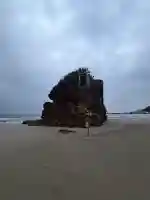 稲佐の浜 弁天島の{uncategorized: "未分類", other: "その他", undefined: "問題あり", building: "その他建物", grave: "お墓", sacred_gate: "鳥居", guardian: "狛犬", statue: "像", buddha: "仏像", history: "歴史", nature: "自然", garden: "庭園", animal: "動物", pagoda: "塔", temizu: "手水舎", mountain_gate: "山門・神門", sanctuary: "本殿・本堂", subordinate: "末社・摂社", art: "芸術", scenery: "景色", jizo: "地蔵", ema: "絵馬", goshuin: "御朱印", omikuji: "おみくじ", items: "授与品その他", amulet: "お守り", goshuincho: "御朱印帳", eats: "食事", festival: "お祭り", votive_dance: "神楽", shichigosan: "七五三参", wedding: "結婚式", experience: "体験その他", initially: "初詣", around: "周辺", anti_infection: "感染症対策"}