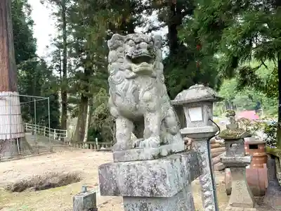 仲山神社（美杉町八知）の狛犬