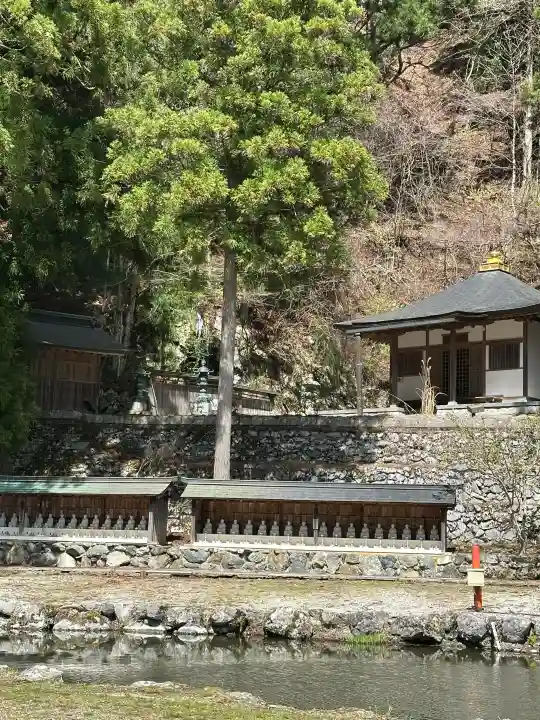 龍泉寺の{uncategorized: "未分類", other: "その他", undefined: "問題あり", building: "その他建物", grave: "お墓", sacred_gate: "鳥居", guardian: "狛犬", statue: "像", buddha: "仏像", history: "歴史", nature: "自然", garden: "庭園", animal: "動物", pagoda: "塔", temizu: "手水舎", mountain_gate: "山門・神門", sanctuary: "本殿・本堂", subordinate: "末社・摂社", art: "芸術", scenery: "景色", jizo: "地蔵", ema: "絵馬", goshuin: "御朱印", omikuji: "おみくじ", items: "授与品その他", amulet: "お守り", goshuincho: "御朱印帳", eats: "食事", festival: "お祭り", votive_dance: "神楽", shichigosan: "七五三参", wedding: "結婚式", experience: "体験その他", initially: "初詣", around: "周辺", anti_infection: "感染症対策"}