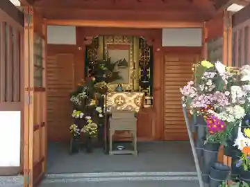 教栄寺の本殿・本堂