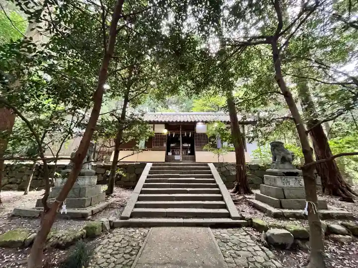 當麻山口神社の{uncategorized: "未分類", other: "その他", undefined: "問題あり", building: "その他建物", grave: "お墓", sacred_gate: "鳥居", guardian: "狛犬", statue: "像", buddha: "仏像", history: "歴史", nature: "自然", garden: "庭園", animal: "動物", pagoda: "塔", temizu: "手水舎", mountain_gate: "山門・神門", sanctuary: "本殿・本堂", subordinate: "末社・摂社", art: "芸術", scenery: "景色", jizo: "地蔵", ema: "絵馬", goshuin: "御朱印", omikuji: "おみくじ", items: "授与品その他", amulet: "お守り", goshuincho: "御朱印帳", eats: "食事", festival: "お祭り", votive_dance: "神楽", shichigosan: "七五三参", wedding: "結婚式", experience: "体験その他", initially: "初詣", around: "周辺", anti_infection: "感染症対策"}