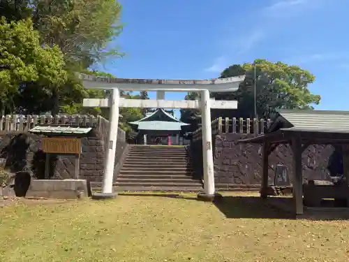 串木野神社の{uncategorized: "未分類", other: "その他", undefined: "問題あり", building: "その他建物", grave: "お墓", sacred_gate: "鳥居", guardian: "狛犬", statue: "像", buddha: "仏像", history: "歴史", nature: "自然", garden: "庭園", animal: "動物", pagoda: "塔", temizu: "手水舎", mountain_gate: "山門・神門", sanctuary: "本殿・本堂", subordinate: "末社・摂社", art: "芸術", scenery: "景色", jizo: "地蔵", ema: "絵馬", goshuin: "御朱印", omikuji: "おみくじ", items: "授与品その他", amulet: "お守り", goshuincho: "御朱印帳", eats: "食事", festival: "お祭り", votive_dance: "神楽", shichigosan: "七五三参", wedding: "結婚式", experience: "体験その他", initially: "初詣", around: "周辺", anti_infection: "感染症対策"}