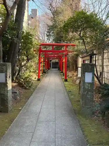威光稲荷堂の{uncategorized: "未分類", other: "その他", undefined: "問題あり", building: "その他建物", grave: "お墓", sacred_gate: "鳥居", guardian: "狛犬", statue: "像", buddha: "仏像", history: "歴史", nature: "自然", garden: "庭園", animal: "動物", pagoda: "塔", temizu: "手水舎", mountain_gate: "山門・神門", sanctuary: "本殿・本堂", subordinate: "末社・摂社", art: "芸術", scenery: "景色", jizo: "地蔵", ema: "絵馬", goshuin: "御朱印", omikuji: "おみくじ", items: "授与品その他", amulet: "お守り", goshuincho: "御朱印帳", eats: "食事", festival: "お祭り", votive_dance: "神楽", shichigosan: "七五三参", wedding: "結婚式", experience: "体験その他", initially: "初詣", around: "周辺", anti_infection: "感染症対策"}