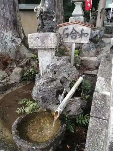 鳴谷神社の手水舎