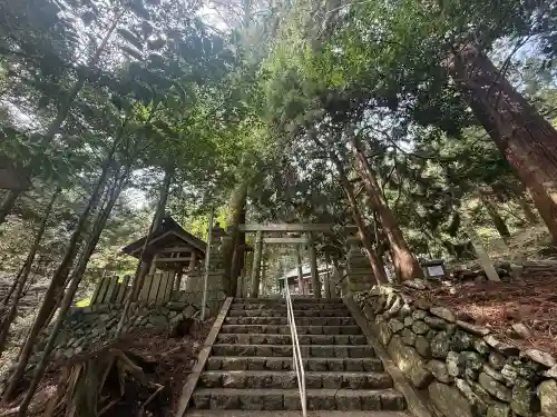  川上山若宮八幡宮の{uncategorized: "未分類", other: "その他", undefined: "問題あり", building: "その他建物", grave: "お墓", sacred_gate: "鳥居", guardian: "狛犬", statue: "像", buddha: "仏像", history: "歴史", nature: "自然", garden: "庭園", animal: "動物", pagoda: "塔", temizu: "手水舎", mountain_gate: "山門・神門", sanctuary: "本殿・本堂", subordinate: "末社・摂社", art: "芸術", scenery: "景色", jizo: "地蔵", ema: "絵馬", goshuin: "御朱印", omikuji: "おみくじ", items: "授与品その他", amulet: "お守り", goshuincho: "御朱印帳", eats: "食事", festival: "お祭り", votive_dance: "神楽", shichigosan: "七五三参", wedding: "結婚式", experience: "体験その他", initially: "初詣", around: "周辺", anti_infection: "感染症対策"}