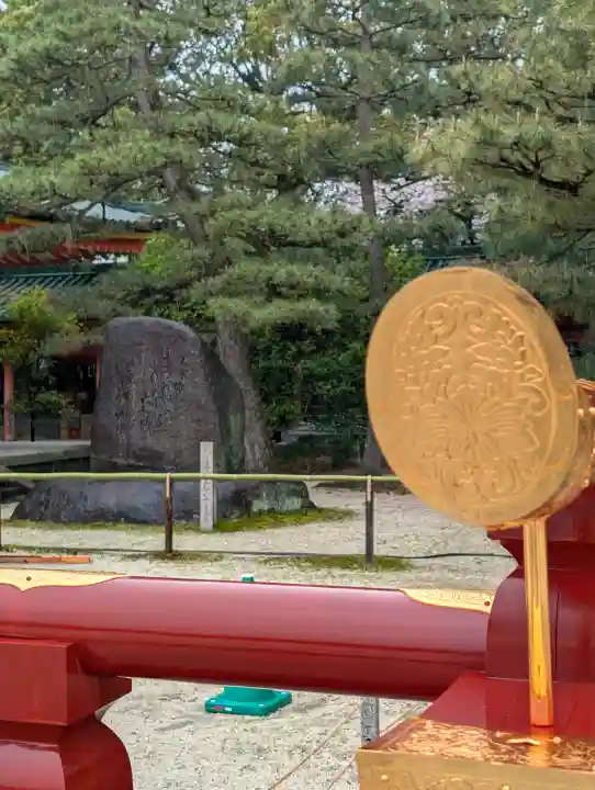 平安神宮の{uncategorized: "未分類", other: "その他", undefined: "問題あり", building: "その他建物", grave: "お墓", sacred_gate: "鳥居", guardian: "狛犬", statue: "像", buddha: "仏像", history: "歴史", nature: "自然", garden: "庭園", animal: "動物", pagoda: "塔", temizu: "手水舎", mountain_gate: "山門・神門", sanctuary: "本殿・本堂", subordinate: "末社・摂社", art: "芸術", scenery: "景色", jizo: "地蔵", ema: "絵馬", goshuin: "御朱印", omikuji: "おみくじ", items: "授与品その他", amulet: "お守り", goshuincho: "御朱印帳", eats: "食事", festival: "お祭り", votive_dance: "神楽", shichigosan: "七五三参", wedding: "結婚式", experience: "体験その他", initially: "初詣", around: "周辺", anti_infection: "感染症対策"}