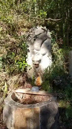 磯山弁財天の手水舎