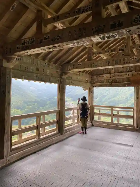 宝珠山 立石寺の{uncategorized: "未分類", other: "その他", undefined: "問題あり", building: "その他建物", grave: "お墓", sacred_gate: "鳥居", guardian: "狛犬", statue: "像", buddha: "仏像", history: "歴史", nature: "自然", garden: "庭園", animal: "動物", pagoda: "塔", temizu: "手水舎", mountain_gate: "山門・神門", sanctuary: "本殿・本堂", subordinate: "末社・摂社", art: "芸術", scenery: "景色", jizo: "地蔵", ema: "絵馬", goshuin: "御朱印", omikuji: "おみくじ", items: "授与品その他", amulet: "お守り", goshuincho: "御朱印帳", eats: "食事", festival: "お祭り", votive_dance: "神楽", shichigosan: "七五三参", wedding: "結婚式", experience: "体験その他", initially: "初詣", around: "周辺", anti_infection: "感染症対策"}