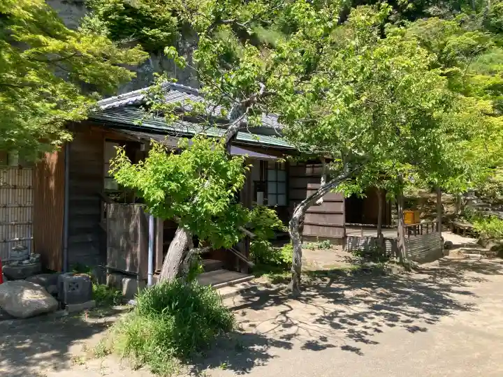 龍隠庵の{uncategorized: "未分類", other: "その他", undefined: "問題あり", building: "その他建物", grave: "お墓", sacred_gate: "鳥居", guardian: "狛犬", statue: "像", buddha: "仏像", history: "歴史", nature: "自然", garden: "庭園", animal: "動物", pagoda: "塔", temizu: "手水舎", mountain_gate: "山門・神門", sanctuary: "本殿・本堂", subordinate: "末社・摂社", art: "芸術", scenery: "景色", jizo: "地蔵", ema: "絵馬", goshuin: "御朱印", omikuji: "おみくじ", items: "授与品その他", amulet: "お守り", goshuincho: "御朱印帳", eats: "食事", festival: "お祭り", votive_dance: "神楽", shichigosan: "七五三参", wedding: "結婚式", experience: "体験その他", initially: "初詣", around: "周辺", anti_infection: "感染症対策"}