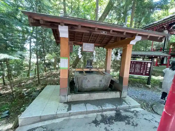 新屋山神社の{uncategorized: "未分類", other: "その他", undefined: "問題あり", building: "その他建物", grave: "お墓", sacred_gate: "鳥居", guardian: "狛犬", statue: "像", buddha: "仏像", history: "歴史", nature: "自然", garden: "庭園", animal: "動物", pagoda: "塔", temizu: "手水舎", mountain_gate: "山門・神門", sanctuary: "本殿・本堂", subordinate: "末社・摂社", art: "芸術", scenery: "景色", jizo: "地蔵", ema: "絵馬", goshuin: "御朱印", omikuji: "おみくじ", items: "授与品その他", amulet: "お守り", goshuincho: "御朱印帳", eats: "食事", festival: "お祭り", votive_dance: "神楽", shichigosan: "七五三参", wedding: "結婚式", experience: "体験その他", initially: "初詣", around: "周辺", anti_infection: "感染症対策"}