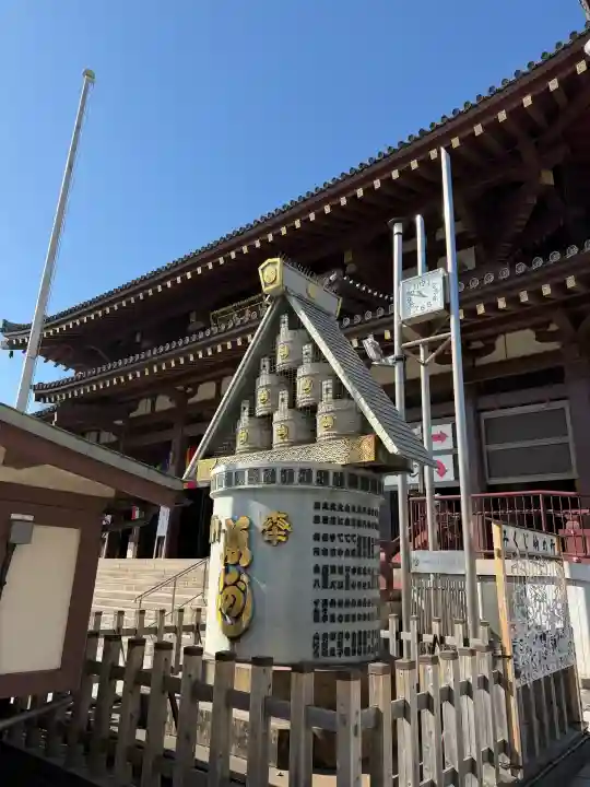 川崎大師(平間寺)の{uncategorized: "未分類", other: "その他", undefined: "問題あり", building: "その他建物", grave: "お墓", sacred_gate: "鳥居", guardian: "狛犬", statue: "像", buddha: "仏像", history: "歴史", nature: "自然", garden: "庭園", animal: "動物", pagoda: "塔", temizu: "手水舎", mountain_gate: "山門・神門", sanctuary: "本殿・本堂", subordinate: "末社・摂社", art: "芸術", scenery: "景色", jizo: "地蔵", ema: "絵馬", goshuin: "御朱印", omikuji: "おみくじ", items: "授与品その他", amulet: "お守り", goshuincho: "御朱印帳", eats: "食事", festival: "お祭り", votive_dance: "神楽", shichigosan: "七五三参", wedding: "結婚式", experience: "体験その他", initially: "初詣", around: "周辺", anti_infection: "感染症対策"}