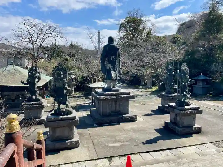 長勝寺の{uncategorized: "未分類", other: "その他", undefined: "問題あり", building: "その他建物", grave: "お墓", sacred_gate: "鳥居", guardian: "狛犬", statue: "像", buddha: "仏像", history: "歴史", nature: "自然", garden: "庭園", animal: "動物", pagoda: "塔", temizu: "手水舎", mountain_gate: "山門・神門", sanctuary: "本殿・本堂", subordinate: "末社・摂社", art: "芸術", scenery: "景色", jizo: "地蔵", ema: "絵馬", goshuin: "御朱印", omikuji: "おみくじ", items: "授与品その他", amulet: "お守り", goshuincho: "御朱印帳", eats: "食事", festival: "お祭り", votive_dance: "神楽", shichigosan: "七五三参", wedding: "結婚式", experience: "体験その他", initially: "初詣", around: "周辺", anti_infection: "感染症対策"}