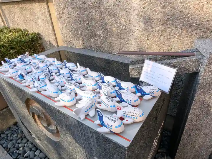 飛行神社の{uncategorized: "未分類", other: "その他", undefined: "問題あり", building: "その他建物", grave: "お墓", sacred_gate: "鳥居", guardian: "狛犬", statue: "像", buddha: "仏像", history: "歴史", nature: "自然", garden: "庭園", animal: "動物", pagoda: "塔", temizu: "手水舎", mountain_gate: "山門・神門", sanctuary: "本殿・本堂", subordinate: "末社・摂社", art: "芸術", scenery: "景色", jizo: "地蔵", ema: "絵馬", goshuin: "御朱印", omikuji: "おみくじ", items: "授与品その他", amulet: "お守り", goshuincho: "御朱印帳", eats: "食事", festival: "お祭り", votive_dance: "神楽", shichigosan: "七五三参", wedding: "結婚式", experience: "体験その他", initially: "初詣", around: "周辺", anti_infection: "感染症対策"}