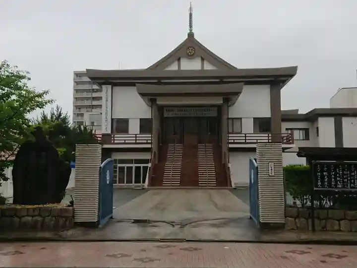 豊橋別院の本殿・本堂