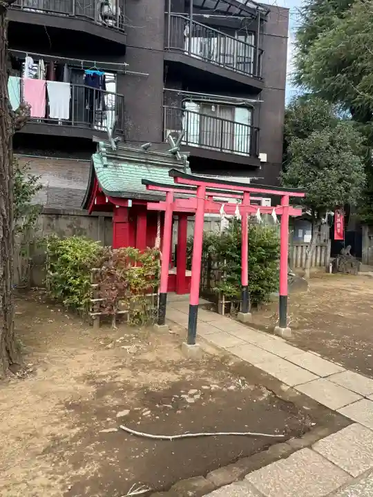 駒込天祖神社の{uncategorized: "未分類", other: "その他", undefined: "問題あり", building: "その他建物", grave: "お墓", sacred_gate: "鳥居", guardian: "狛犬", statue: "像", buddha: "仏像", history: "歴史", nature: "自然", garden: "庭園", animal: "動物", pagoda: "塔", temizu: "手水舎", mountain_gate: "山門・神門", sanctuary: "本殿・本堂", subordinate: "末社・摂社", art: "芸術", scenery: "景色", jizo: "地蔵", ema: "絵馬", goshuin: "御朱印", omikuji: "おみくじ", items: "授与品その他", amulet: "お守り", goshuincho: "御朱印帳", eats: "食事", festival: "お祭り", votive_dance: "神楽", shichigosan: "七五三参", wedding: "結婚式", experience: "体験その他", initially: "初詣", around: "周辺", anti_infection: "感染症対策"}