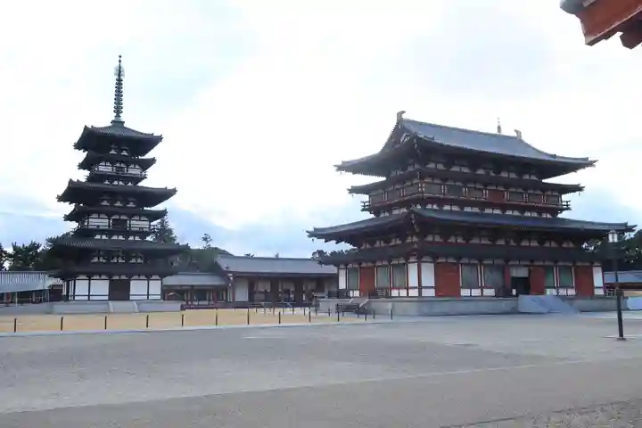 薬師寺の本殿・本堂