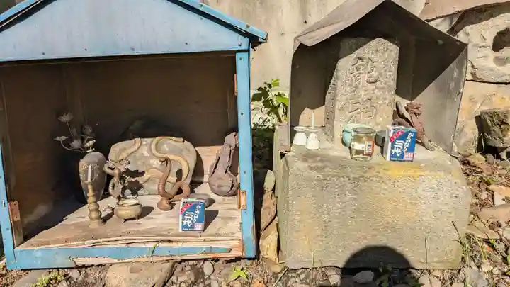 滝の不動尊の末社・摂社