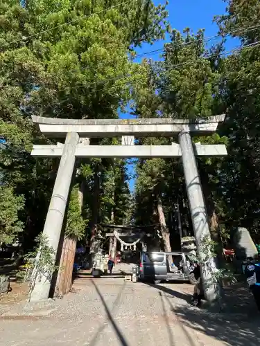 須須岐水神社の{uncategorized: "未分類", other: "その他", undefined: "問題あり", building: "その他建物", grave: "お墓", sacred_gate: "鳥居", guardian: "狛犬", statue: "像", buddha: "仏像", history: "歴史", nature: "自然", garden: "庭園", animal: "動物", pagoda: "塔", temizu: "手水舎", mountain_gate: "山門・神門", sanctuary: "本殿・本堂", subordinate: "末社・摂社", art: "芸術", scenery: "景色", jizo: "地蔵", ema: "絵馬", goshuin: "御朱印", omikuji: "おみくじ", items: "授与品その他", amulet: "お守り", goshuincho: "御朱印帳", eats: "食事", festival: "お祭り", votive_dance: "神楽", shichigosan: "七五三参", wedding: "結婚式", experience: "体験その他", initially: "初詣", around: "周辺", anti_infection: "感染症対策"}