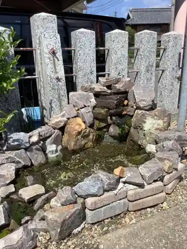 御嶽神社茅萱宮の庭園