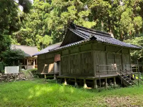 白山神社の本殿