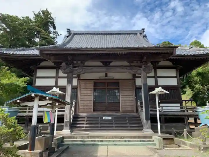 鷲山寺の本殿・本堂