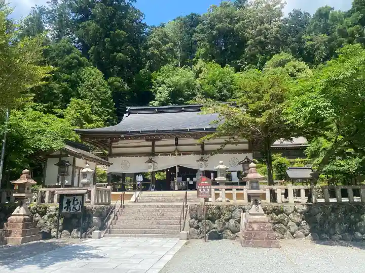 丹生川上神社(中社)の{uncategorized: "未分類", other: "その他", undefined: "問題あり", building: "その他建物", grave: "お墓", sacred_gate: "鳥居", guardian: "狛犬", statue: "像", buddha: "仏像", history: "歴史", nature: "自然", garden: "庭園", animal: "動物", pagoda: "塔", temizu: "手水舎", mountain_gate: "山門・神門", sanctuary: "本殿・本堂", subordinate: "末社・摂社", art: "芸術", scenery: "景色", jizo: "地蔵", ema: "絵馬", goshuin: "御朱印", omikuji: "おみくじ", items: "授与品その他", amulet: "お守り", goshuincho: "御朱印帳", eats: "食事", festival: "お祭り", votive_dance: "神楽", shichigosan: "七五三参", wedding: "結婚式", experience: "体験その他", initially: "初詣", around: "周辺", anti_infection: "感染症対策"}