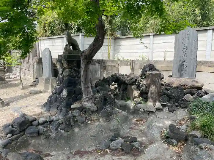 伊奈利神社の{uncategorized: "未分類", other: "その他", undefined: "問題あり", building: "その他建物", grave: "お墓", sacred_gate: "鳥居", guardian: "狛犬", statue: "像", buddha: "仏像", history: "歴史", nature: "自然", garden: "庭園", animal: "動物", pagoda: "塔", temizu: "手水舎", mountain_gate: "山門・神門", sanctuary: "本殿・本堂", subordinate: "末社・摂社", art: "芸術", scenery: "景色", jizo: "地蔵", ema: "絵馬", goshuin: "御朱印", omikuji: "おみくじ", items: "授与品その他", amulet: "お守り", goshuincho: "御朱印帳", eats: "食事", festival: "お祭り", votive_dance: "神楽", shichigosan: "七五三参", wedding: "結婚式", experience: "体験その他", initially: "初詣", around: "周辺", anti_infection: "感染症対策"}