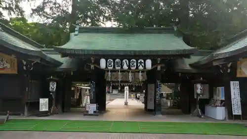 大宮八幡宮の山門・神門