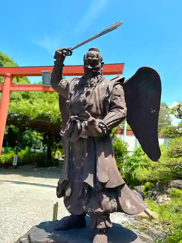 古井の天狗山の像