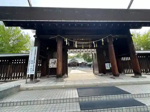 札幌護國神社の山門・神門