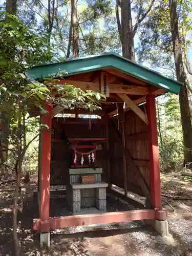 高根白山神社の末社