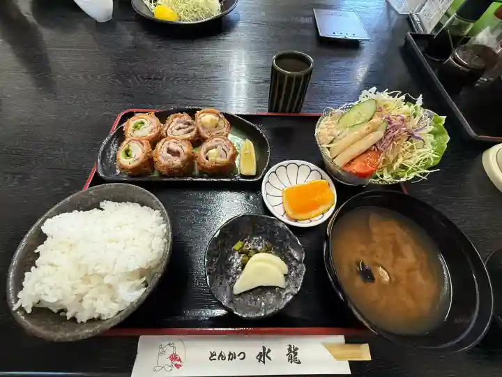 寒川神社の{uncategorized: "未分類", other: "その他", undefined: "問題あり", building: "その他建物", grave: "お墓", sacred_gate: "鳥居", guardian: "狛犬", statue: "像", buddha: "仏像", history: "歴史", nature: "自然", garden: "庭園", animal: "動物", pagoda: "塔", temizu: "手水舎", mountain_gate: "山門・神門", sanctuary: "本殿・本堂", subordinate: "末社・摂社", art: "芸術", scenery: "景色", jizo: "地蔵", ema: "絵馬", goshuin: "御朱印", omikuji: "おみくじ", items: "授与品その他", amulet: "お守り", goshuincho: "御朱印帳", eats: "食事", festival: "お祭り", votive_dance: "神楽", shichigosan: "七五三参", wedding: "結婚式", experience: "体験その他", initially: "初詣", around: "周辺", anti_infection: "感染症対策"}