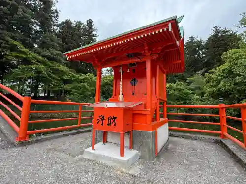 安志加茂神社の{uncategorized: "未分類", other: "その他", undefined: "問題あり", building: "その他建物", grave: "お墓", sacred_gate: "鳥居", guardian: "狛犬", statue: "像", buddha: "仏像", history: "歴史", nature: "自然", garden: "庭園", animal: "動物", pagoda: "塔", temizu: "手水舎", mountain_gate: "山門・神門", sanctuary: "本殿・本堂", subordinate: "末社・摂社", art: "芸術", scenery: "景色", jizo: "地蔵", ema: "絵馬", goshuin: "御朱印", omikuji: "おみくじ", items: "授与品その他", amulet: "お守り", goshuincho: "御朱印帳", eats: "食事", festival: "お祭り", votive_dance: "神楽", shichigosan: "七五三参", wedding: "結婚式", experience: "体験その他", initially: "初詣", around: "周辺", anti_infection: "感染症対策"}