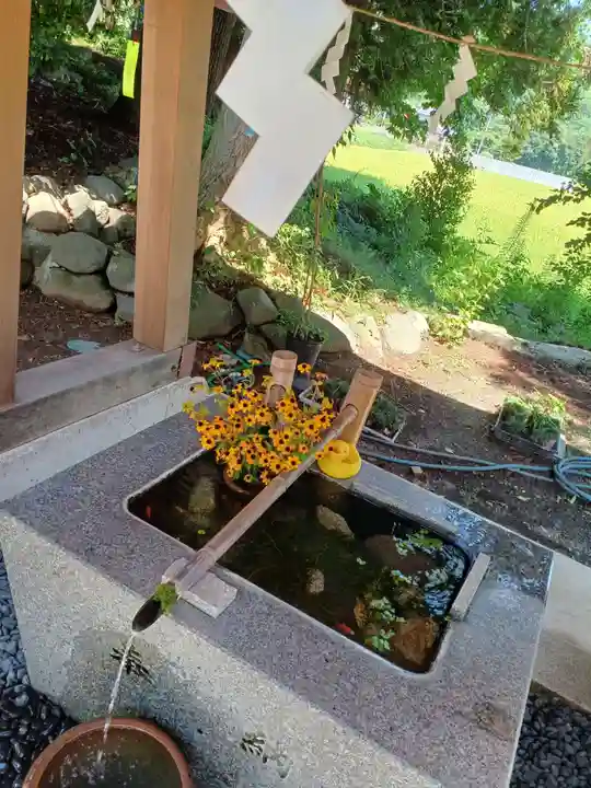 高司神社〜むすびの神の鎮まる社〜の手水舎