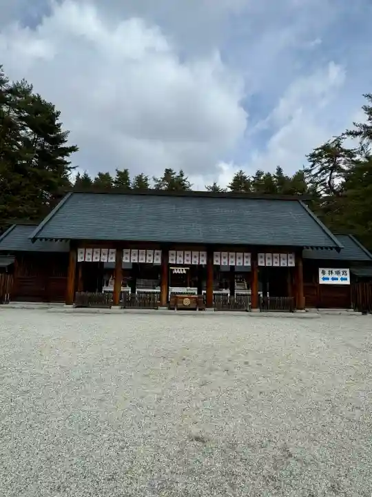 身曾岐神社の{uncategorized: "未分類", other: "その他", undefined: "問題あり", building: "その他建物", grave: "お墓", sacred_gate: "鳥居", guardian: "狛犬", statue: "像", buddha: "仏像", history: "歴史", nature: "自然", garden: "庭園", animal: "動物", pagoda: "塔", temizu: "手水舎", mountain_gate: "山門・神門", sanctuary: "本殿・本堂", subordinate: "末社・摂社", art: "芸術", scenery: "景色", jizo: "地蔵", ema: "絵馬", goshuin: "御朱印", omikuji: "おみくじ", items: "授与品その他", amulet: "お守り", goshuincho: "御朱印帳", eats: "食事", festival: "お祭り", votive_dance: "神楽", shichigosan: "七五三参", wedding: "結婚式", experience: "体験その他", initially: "初詣", around: "周辺", anti_infection: "感染症対策"}