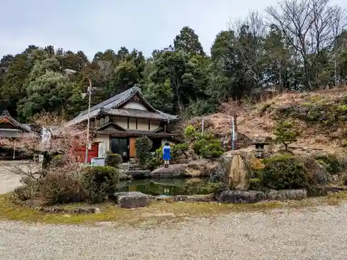 曽野稲荷神社の庭園