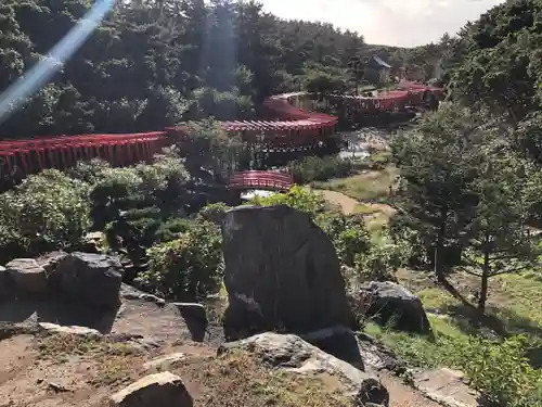 高山稲荷神社の庭園