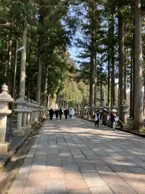 高野山金剛峯寺奥の院の{uncategorized: "未分類", other: "その他", undefined: "問題あり", building: "その他建物", grave: "お墓", sacred_gate: "鳥居", guardian: "狛犬", statue: "像", buddha: "仏像", history: "歴史", nature: "自然", garden: "庭園", animal: "動物", pagoda: "塔", temizu: "手水舎", mountain_gate: "山門・神門", sanctuary: "本殿・本堂", subordinate: "末社・摂社", art: "芸術", scenery: "景色", jizo: "地蔵", ema: "絵馬", goshuin: "御朱印", omikuji: "おみくじ", items: "授与品その他", amulet: "お守り", goshuincho: "御朱印帳", eats: "食事", festival: "お祭り", votive_dance: "神楽", shichigosan: "七五三参", wedding: "結婚式", experience: "体験その他", initially: "初詣", around: "周辺", anti_infection: "感染症対策"}